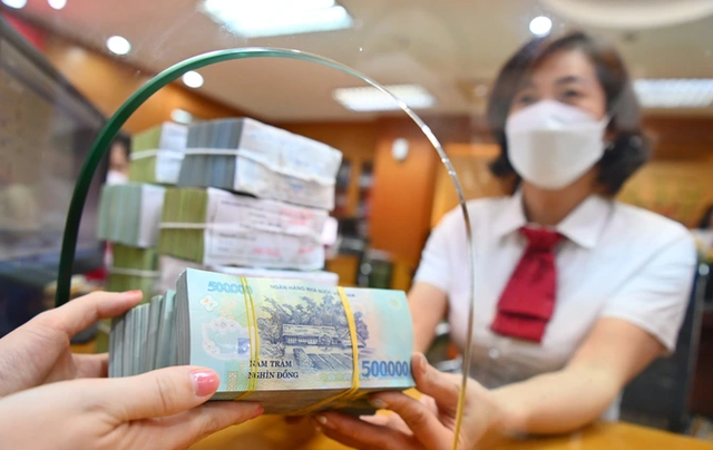 Thiệt hơn khi người dân vay ngân hàng này để trả nợ ngân hàng khác?