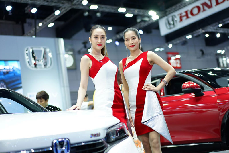 Vẻ đẹp khó cưỡng của PG Thái Lan bên ôtô Honda