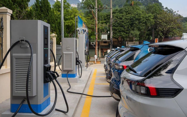 Bộ GTVT đề xuất miễn, giảm lệ phí trước bạ, phí cấp biển cho ô tô điện