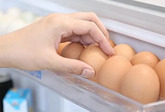 Trứng đầy dinh dưỡng nhưng bảo quản trong tủ lạnh theo cách này lợi bất cập hại, nhiều người vẫn quen làm