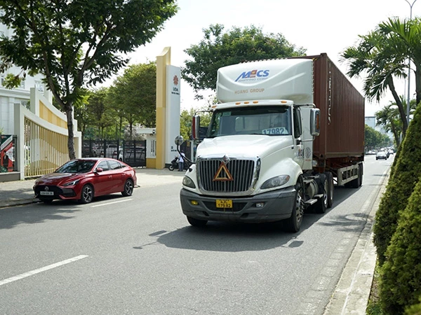 Từ ngày 15/9, Đà Nẵng sẽ cấm các loại xe container lưu thông trên đường Xô Viết Nghệ Tĩnh - nơi có nhiều công sở, trường đại học - trong toàn thời gian 24/24h.