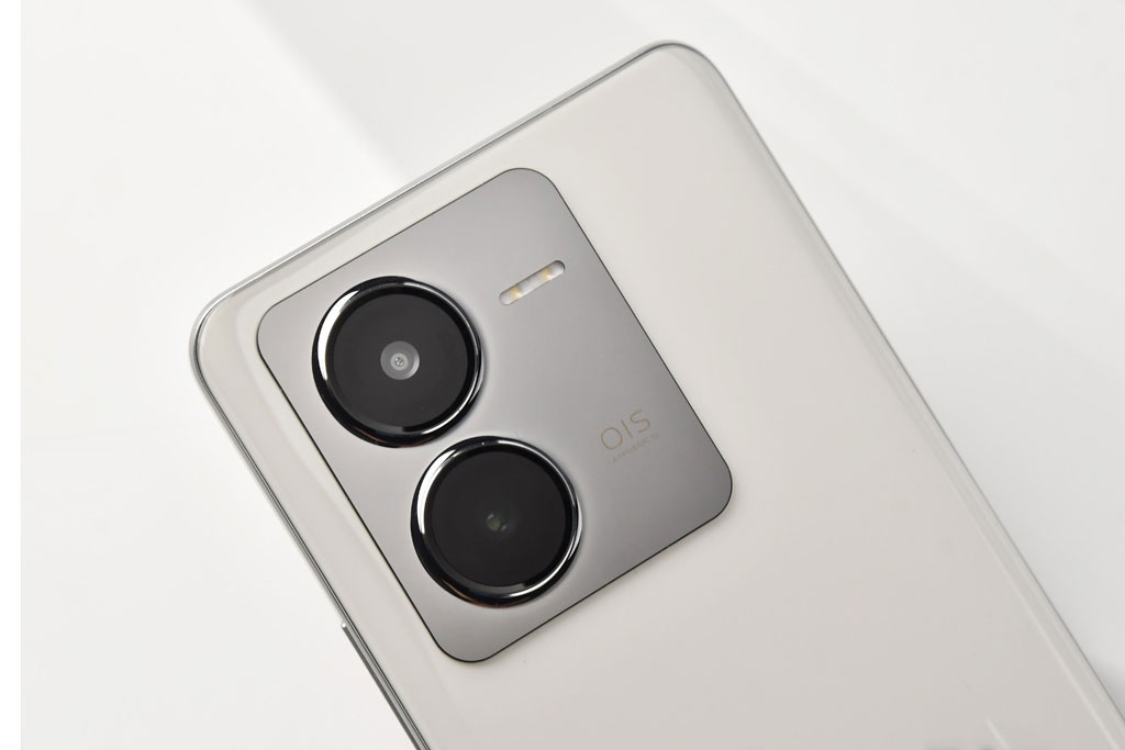 Smartphone cấu hình ‘siêu khủng’, sạc 120W, giá rẻ khó tin