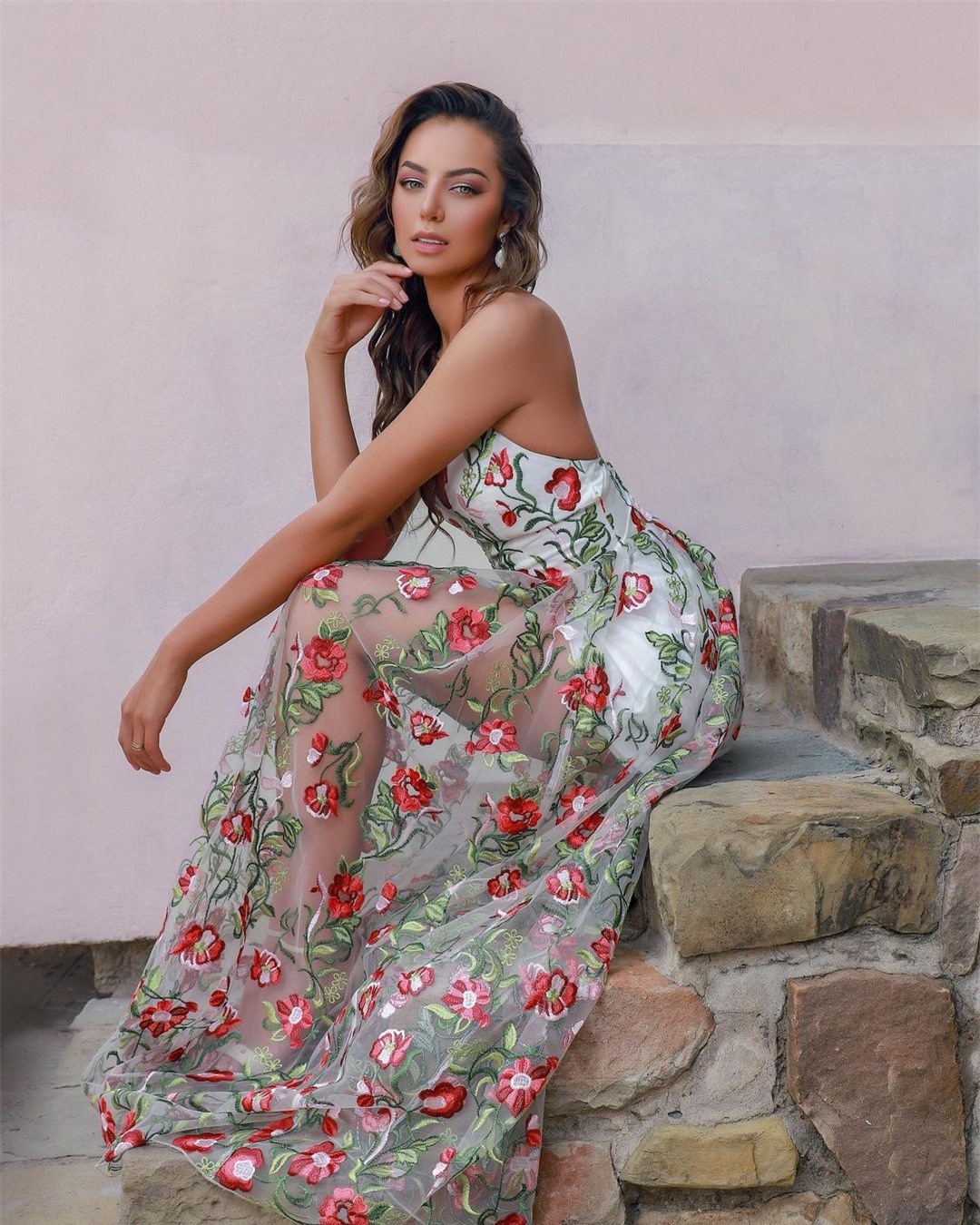 Vận động viên bóng rổ quyến rũ sang Việt Nam thi Hoa hậu Hòa bình ảnh 7