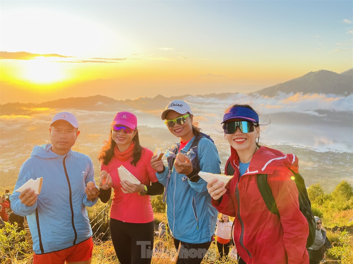 'Săn mây, đón bình minh' trên đỉnh núi lửa Batur ảnh 7