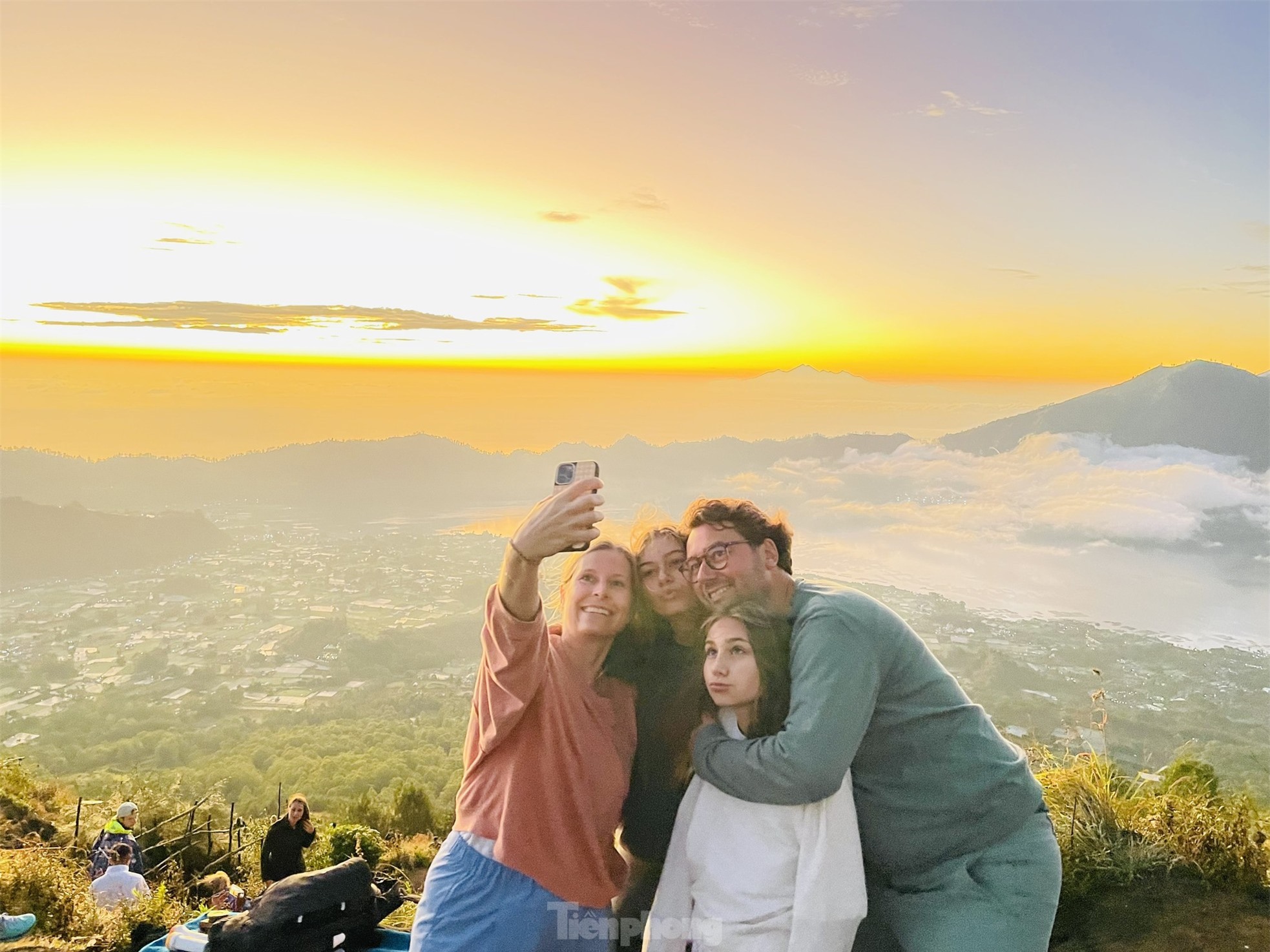 'Săn mây, đón bình minh' trên đỉnh núi lửa Batur ảnh 8