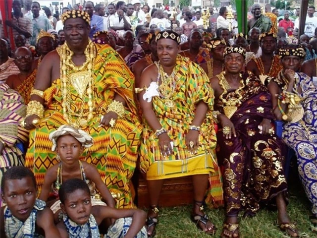 Người Ashanti đeo vàng trong các dịp lễ quan trọng.