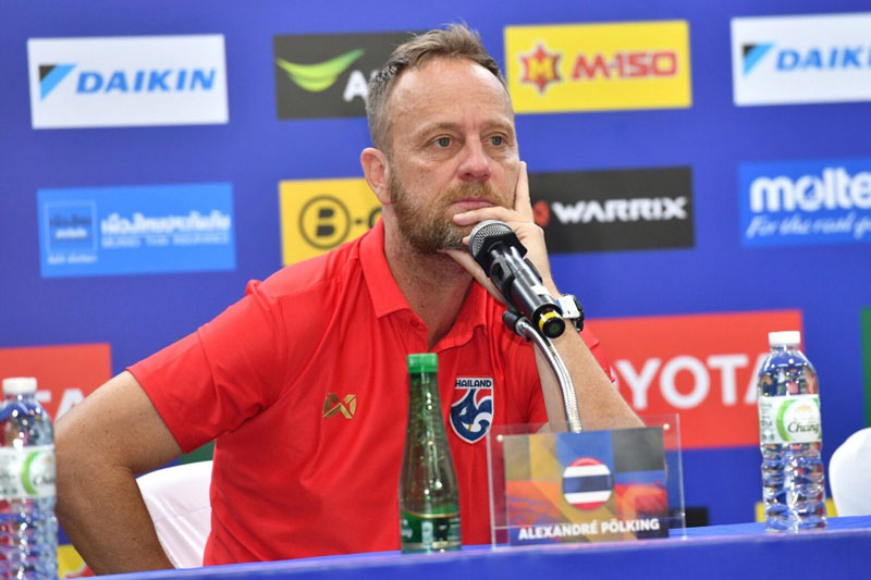 HLV ĐT Thái Lan từ chối trả lời về tương lai trước trận chung kết