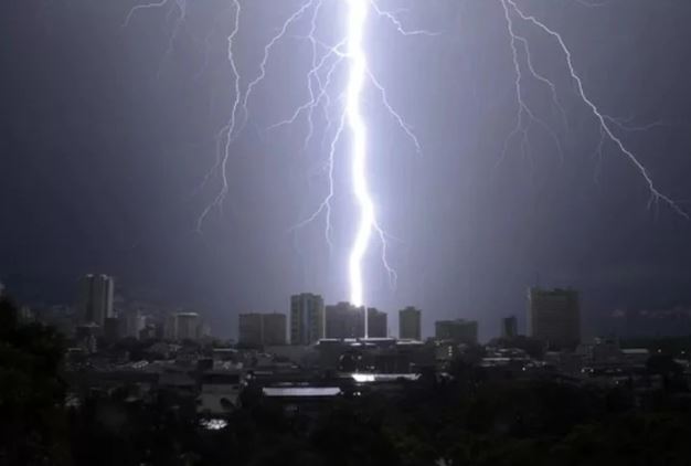 Vẻ đẹp hiếm về sét được ghi lại