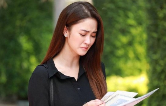 Đưa bố mẹ đi thăm chị gái, chồng gọi điện tới hỏi thăm, tôi cúp máy soạn đơn ly hôn luôn