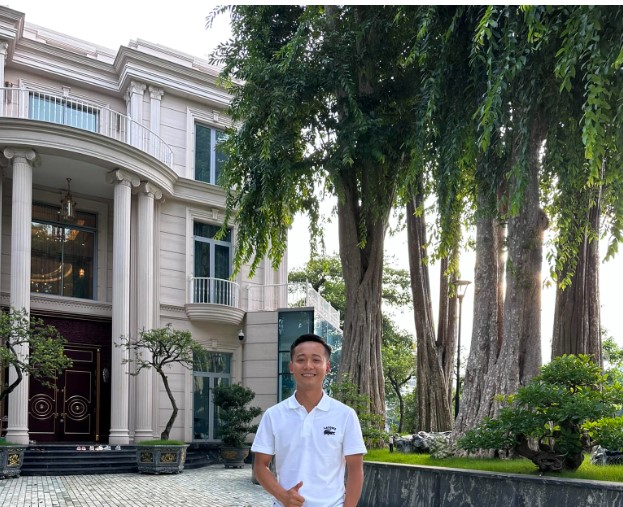 Quang Linh Vlog khoe chốt căn biệt thự nguy nga, dân tình đoán khối tài sản khổng lồ ở tuổi 26