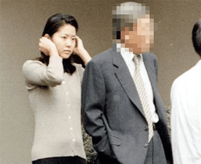 Hình ảnh Go Hyun Jung khúm núm thời còn làm dâu gia tộc Samsung