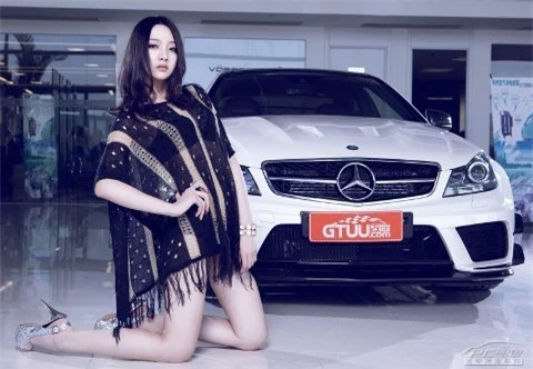 Mỹ nhân gợi cảm bên xế hộp Mercedes C63 AMG BS ảnh 1