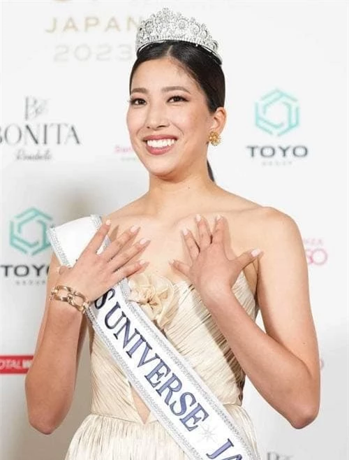 Tân Hoa hậu Hoàn vũ Nhật Bản bị chê già nua so với tuổi 20 ảnh 2