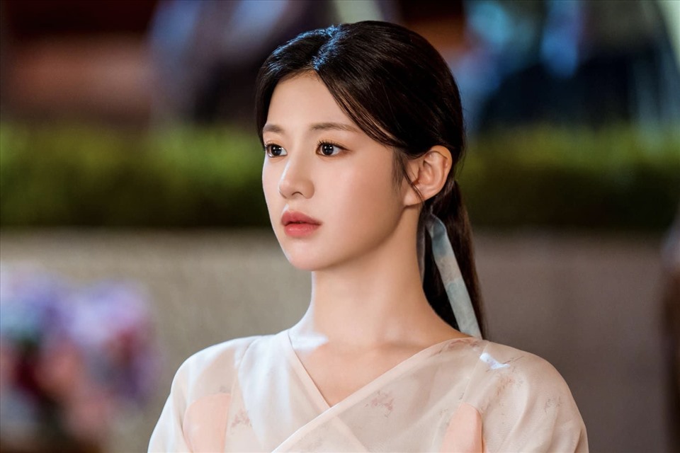 Mỹ nhân 2002 khoe mặt mộc đẹp trong veo gây sốt MXH, nhan sắc được ví với “nữ thần dao kéo” xứ Hàn