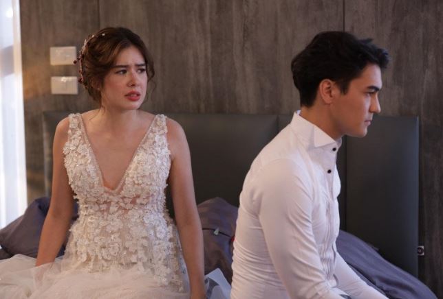 Đêm tân hôn nhận hộp quà lạ từ mẹ chồng, tôi xấu hổ ê chề bỏ về nhà mẹ đẻ