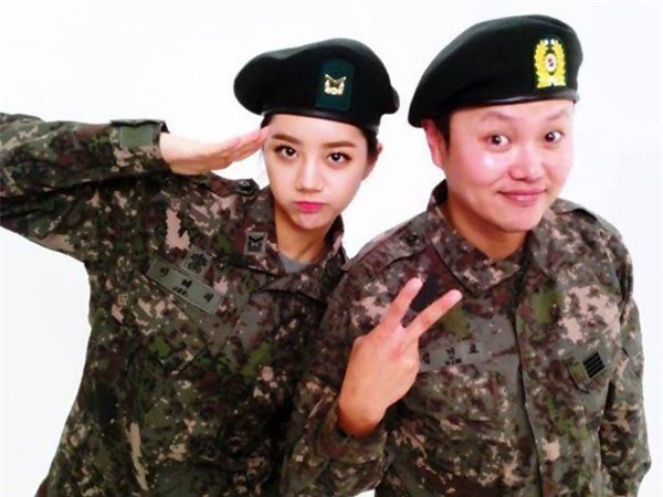 Nữ diễn viên bắt hãng hàng không Mỹ phải xin lỗi là ai? ảnh 5