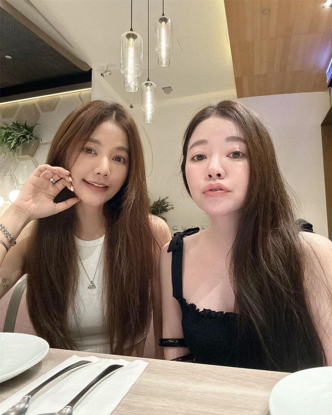 Nhà thiết kế thời trang như gái đôi mươi ở tuổi 48 ảnh 10