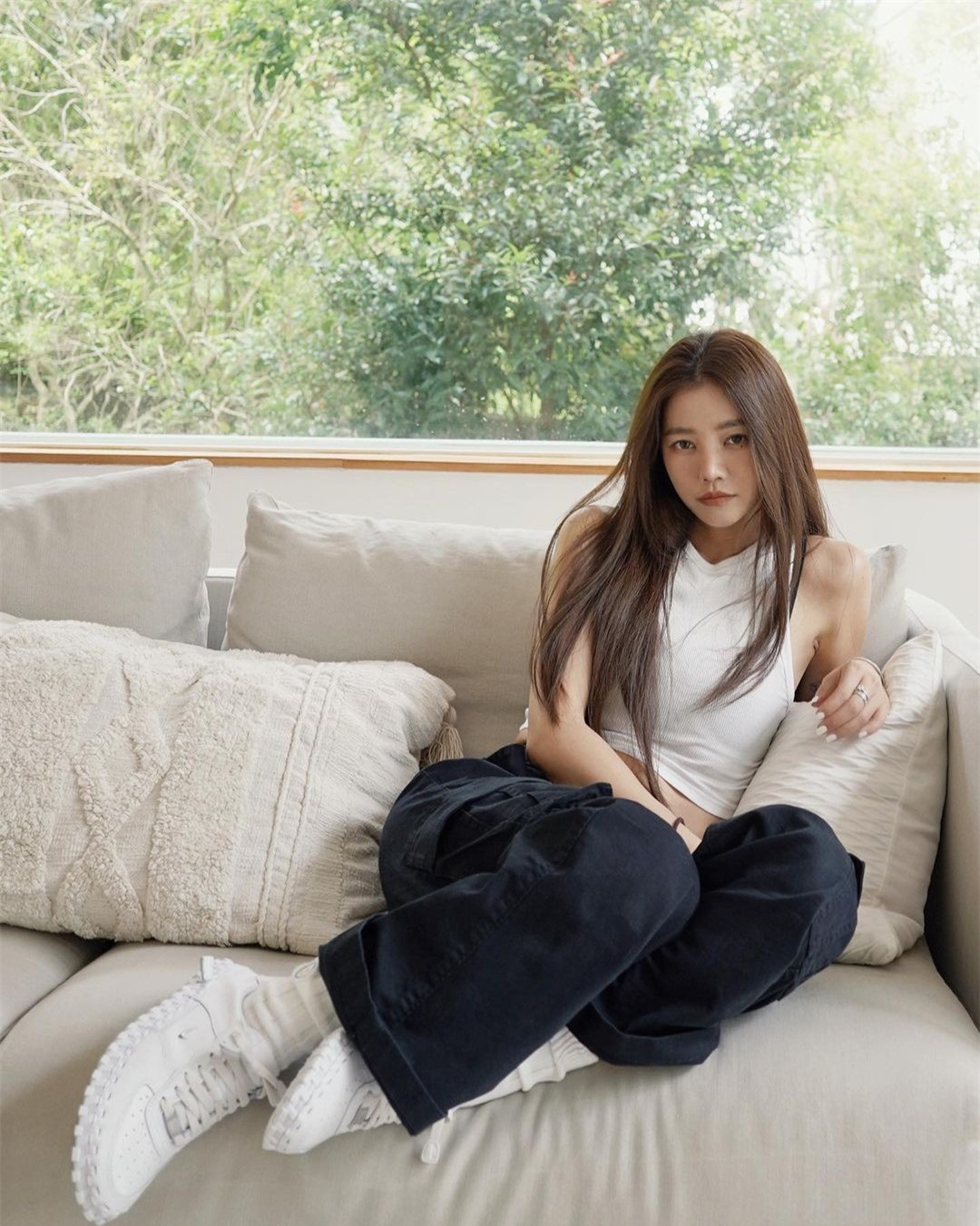 Nhà thiết kế thời trang như gái đôi mươi ở tuổi 48 ảnh 6