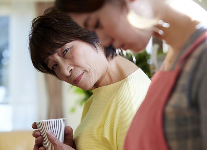 Cả nhà mệt mỏi khi mẹ chồng tối ngày giận dỗi đòi ly hôn