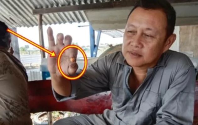 Mua ốc về nhậu, người đàn ông bất ngờ đổi đời nhờ nhặt được vật lạ màu cam