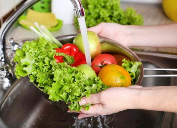Rửa rau đừng nghĩ chỉ ngâm nước muối là đủ, muốn đảm bảo sức khoẻ cần thực hiện thêm bước này