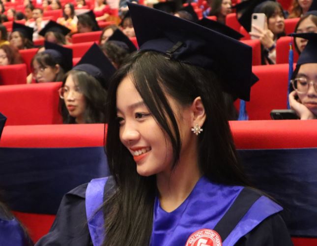 Chùm ảnh lễ tốt nghiệp FTU: Vừa xinh vừa giỏi, chỉ có thể là nữ sinh Ngoại thương!