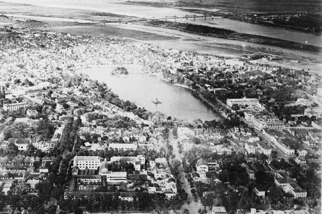 CLIP: Những bức ảnh cực hiếm về Hà Nội năm 1926-1951 khi nhìn từ máy bay