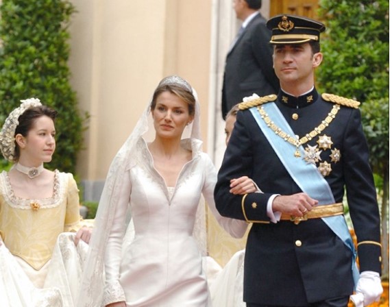 Chiêm ngưỡng những chiếc váy cưới hoàng gia đắt đỏ nhất thế giới