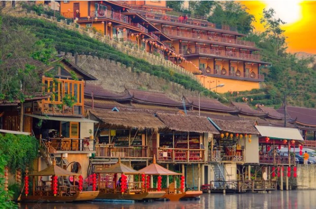 Vẻ đẹp thơ mộng đến nao lòng của cổ trấn tại Mae Hong Son, thiên đường ẩn mình xứ chùa Vàng