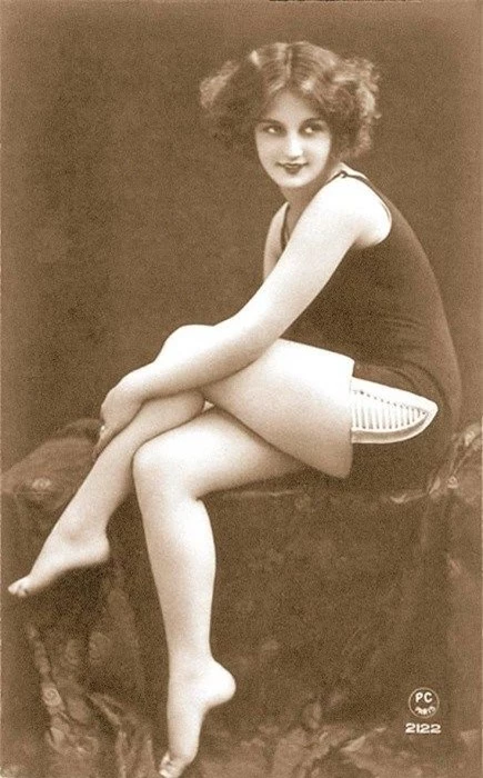 Người phụ nữ mặc áo tắm những năm 1920.