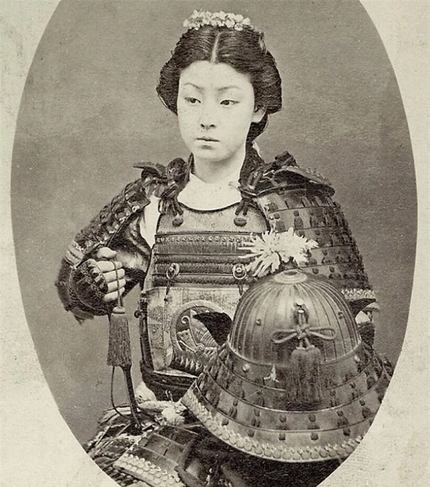 Vẻ đẹp cá tính, mạnh mẽ của người phụ nữ Nhật Bản trong trang phục nữ chiến binh.