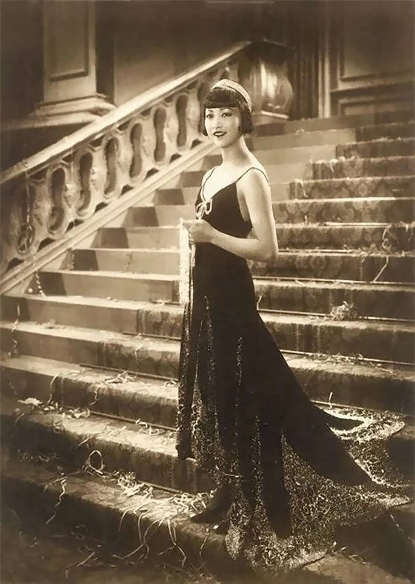 Anna May Wong - nữ diễn viên gốc Á đầu tiên có tên trên đại lộ danh vọng của Hollywood (Mỹ).