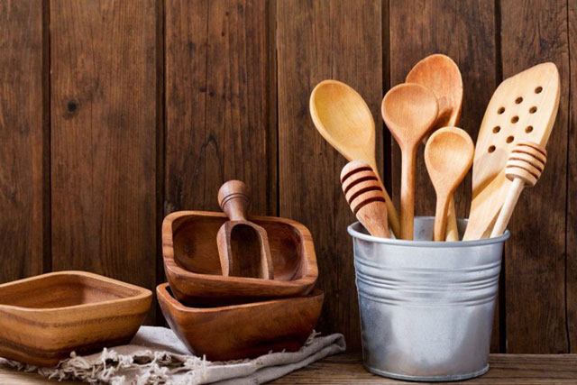 6 cách làm sạch dụng cụ nấu ăn bằng gỗ chỉ với nguyên liệu có sẵn trong nhà