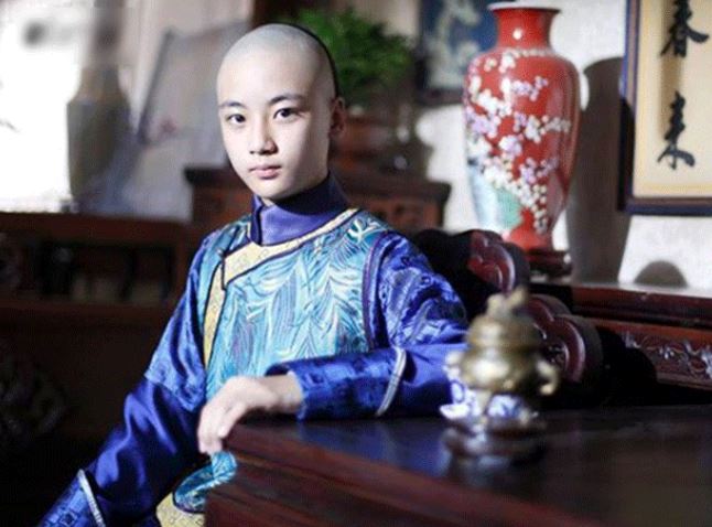 Vị hoàng đế nổi tiếng lịch sử Trung Quốc bắt con đi bộ 5km đến lớp học, đọc 1 cuốn sách 240 lần/ngày