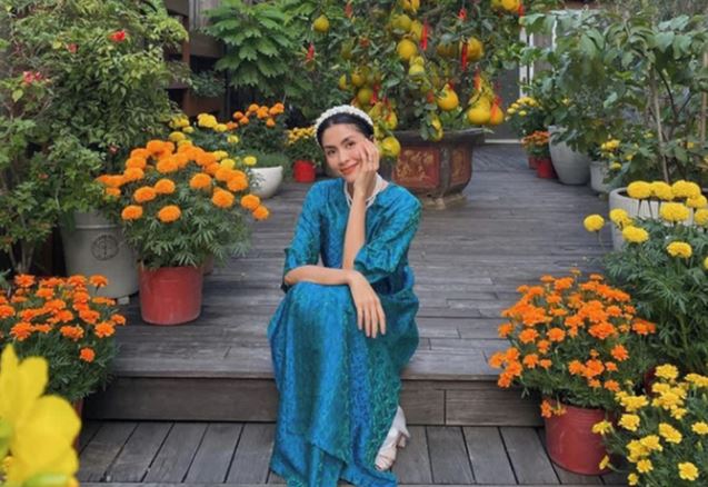 Khi hội nhà giàu "tập làm nông dân": Tăng Thanh Hà tự trồng rau sạch, Phạm Hương sở hữu khu vườn với trái ngọt quanh năm