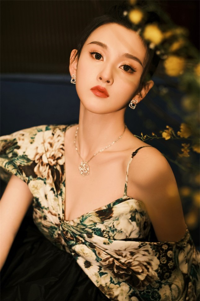 Tống Tổ Nhi sụp đổ sự nghiệp ở tuổi 25, nhiều nghệ sĩ vạ lây ảnh 1