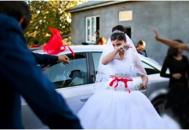 Xe rước dâu đi 15km mới sực nhớ quên phong bì mừng cưới 3 triệu mà chồng bắt quay lại lấy