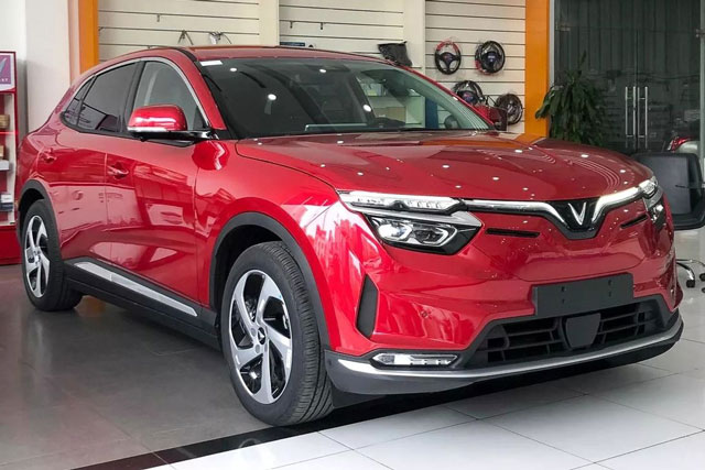 VinFast VF8 "siêu lướt" mới chạy 16 km, còn nguyên nilon đã rao bán với giá khó tin