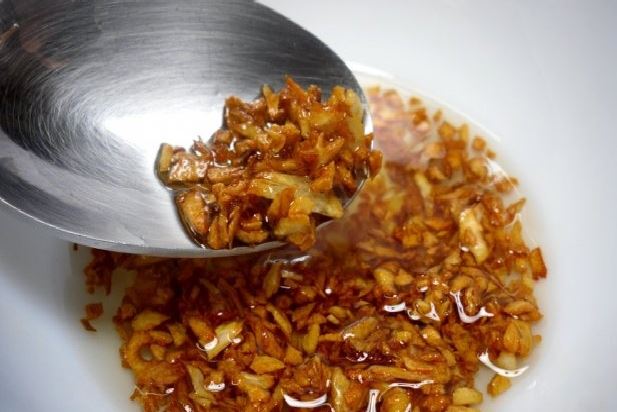 Mẹo phi tỏi vàng thơm ngây ngất, nấu món gì cùng tăng gấp đôi hương vị