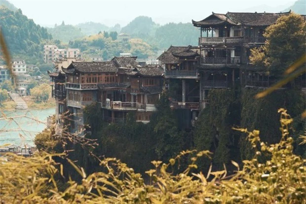 Cận cảnh vẻ đẹp vượt thời gian của trấn Phù Dung - trấn cổ nghìn năm treo trên thác nước - Ảnh 13.