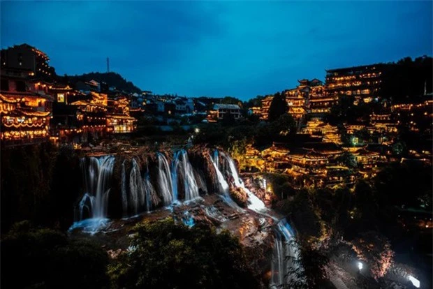 Cận cảnh vẻ đẹp vượt thời gian của trấn Phù Dung - trấn cổ nghìn năm treo trên thác nước - Ảnh 15.
