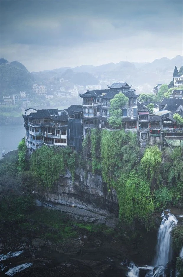 Cận cảnh vẻ đẹp vượt thời gian của trấn Phù Dung - trấn cổ nghìn năm treo trên thác nước - Ảnh 16.
