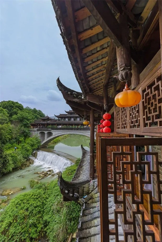 Cận cảnh vẻ đẹp vượt thời gian của trấn Phù Dung - trấn cổ nghìn năm treo trên thác nước - Ảnh 9.