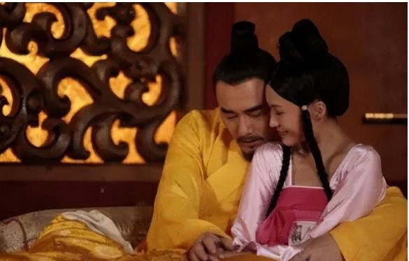 Mỗi khi hoàng đế sủng hạnh phi tần, thái giám lại thắp một nén nhang để ngăn chuyện này xảy ra