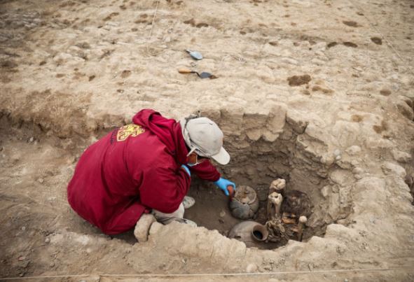 Khai quật mộ cổ, chuyên gia phát hiện 'xác ướp tóc dài' 1.000 năm tuổi trong tư thế lạ