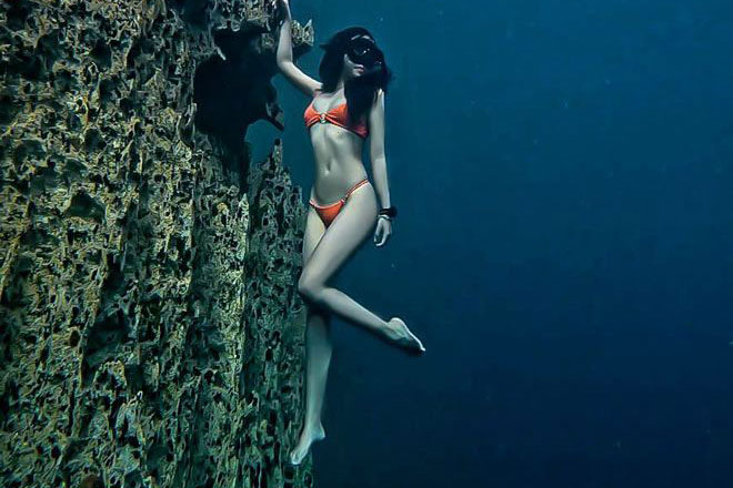 Cô gái Sài thành nổi tiếng với loạt clip lặn giữa đại dương