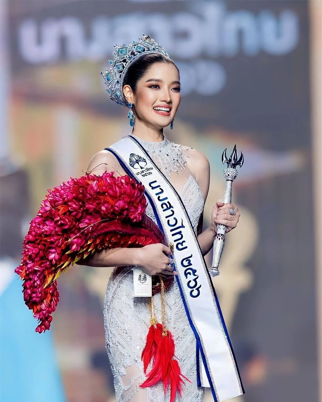 Tranh cãi đương kim Hoa hậu Thái Lan không được thi Hoa hậu Thế giới ảnh 1
