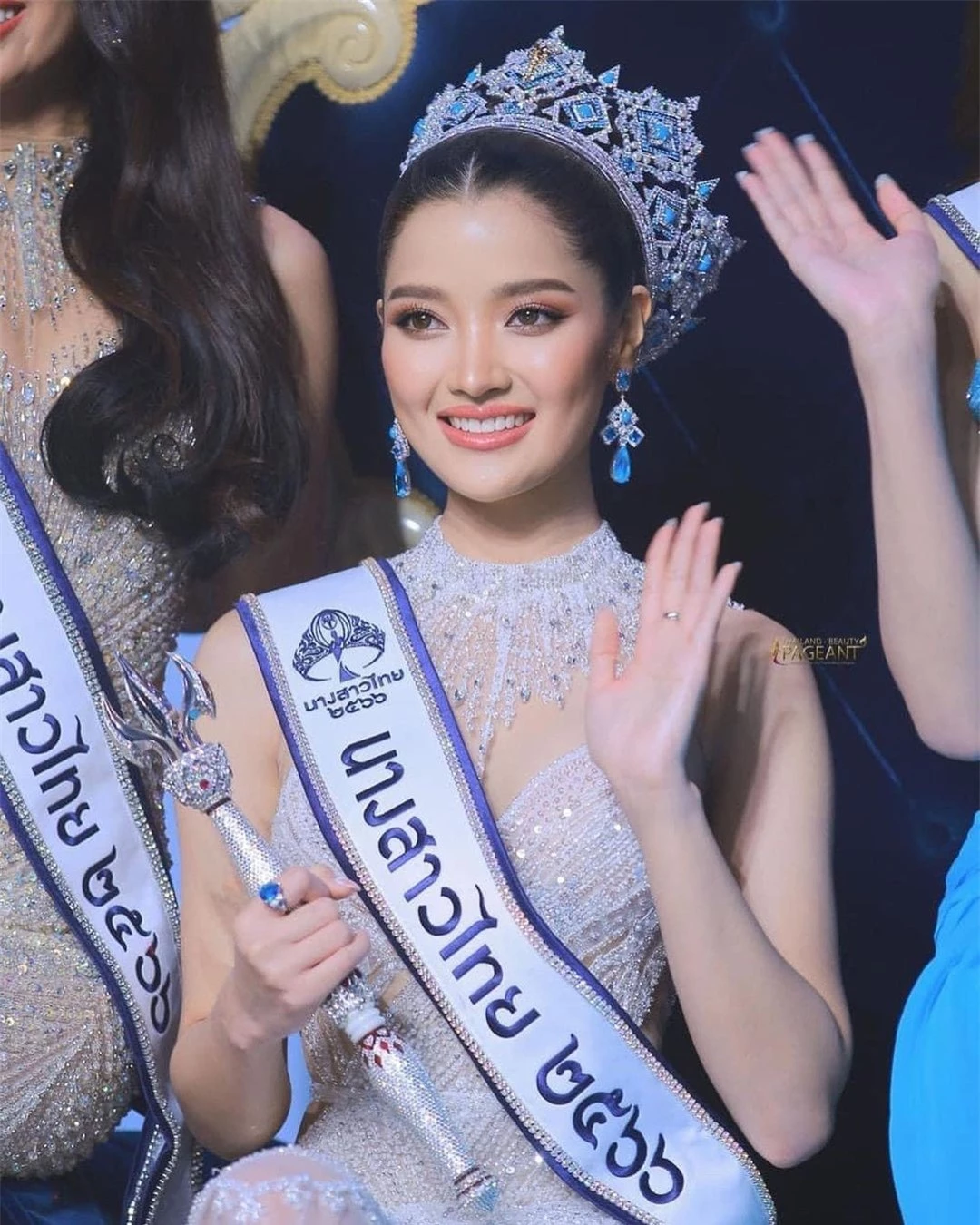 Tranh cãi đương kim Hoa hậu Thái Lan không được thi Hoa hậu Thế giới ảnh 2