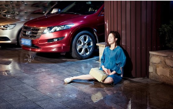 Mỗi tối nghe tiếng bước chân chồng tiến lại gần cánh cửa phòng ngủ, tôi lại rùng mình