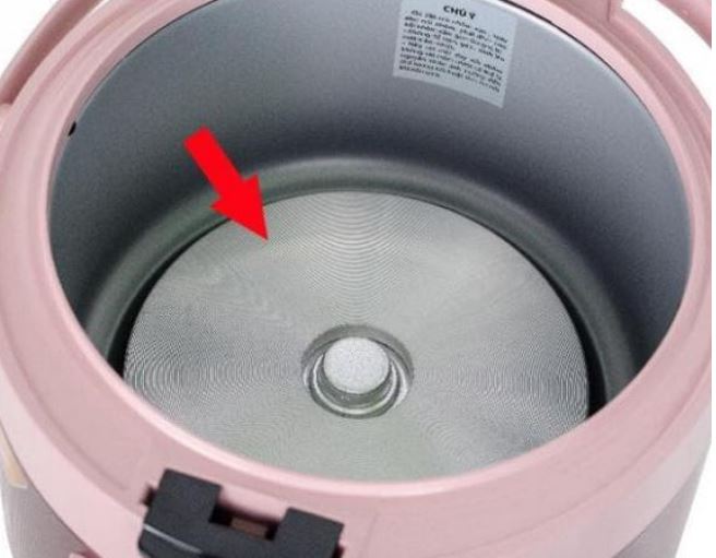 Vệ sinh nồi cơm điện đừng dùng nước lã: Chỉ cần vài giọt này, nồi sạch bong như mới